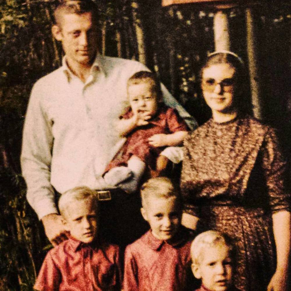 Meet your Posher, Iris